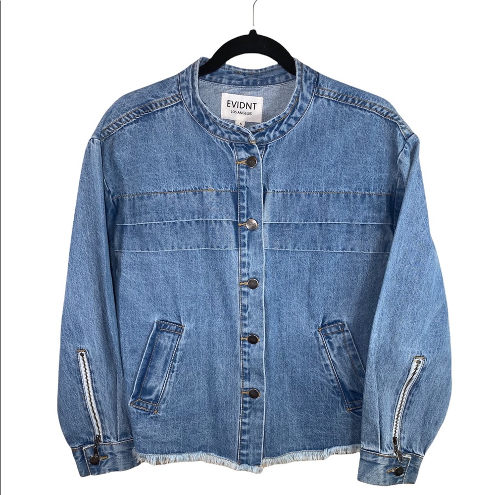 Evidnt Los Angeles Light Wash Jean Jacket ( size small)